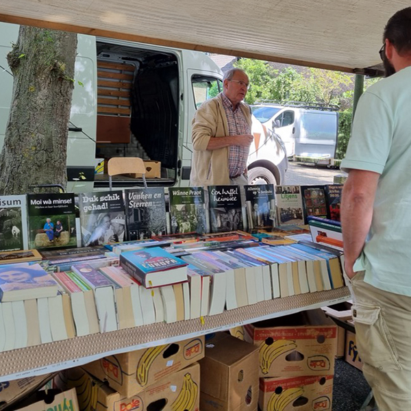 Op de Hernense Stratenmarkt vind je diverse soorten markten zoals de boekenmarkt