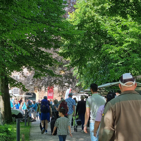 Stratenmarkt Hernen, in de buurt van Wijchen, markt, evenementen, terrassen, live-muziek, kasteel Hernen